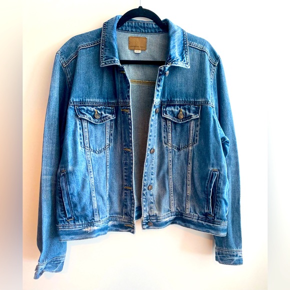AE ** Distressed Jean Jacket - Picture 3 of 5